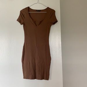 Brown midi dress with v neck cut